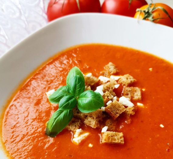 Pomidorų sriuba su Čederio sūriu