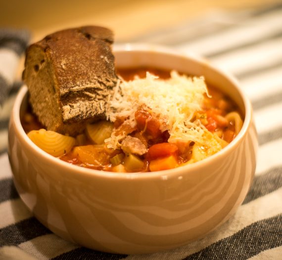 Itališka pomidorų ir pupelių sriuba su pasta
